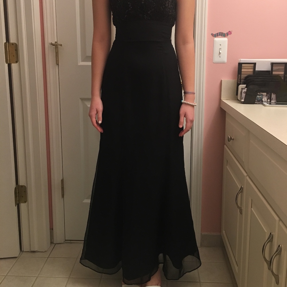 PROM BLACK DRESS - Picture 2 of 8